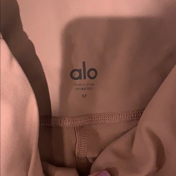 BRAND NEW ALO LEGGINGS - Picture 2 of 3